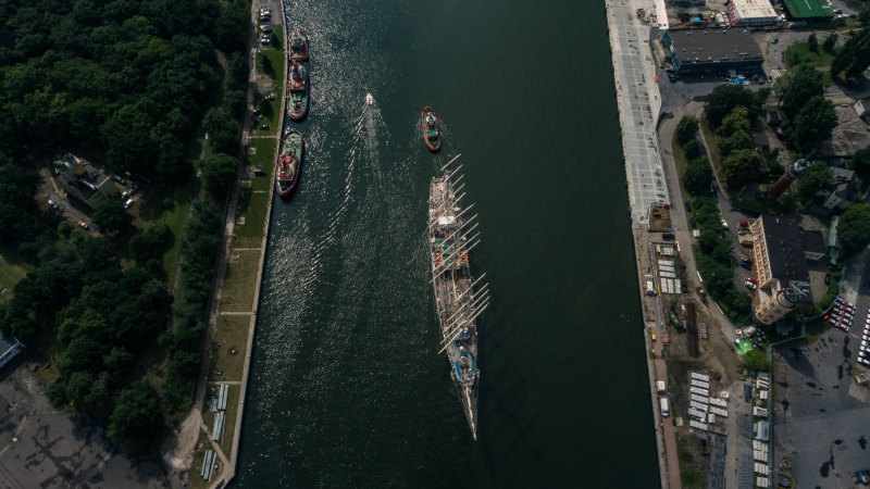 Dar Młodzieży w Porcie Gdańsk [ZDJĘCIA, WIDEO]-GospodarkaMorska.pl