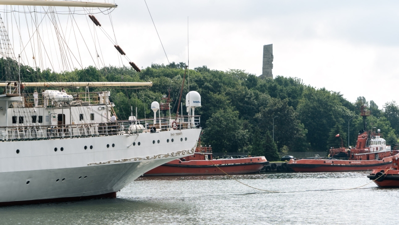 Dar Młodzieży w Porcie Gdańsk [ZDJĘCIA, WIDEO]-GospodarkaMorska.pl