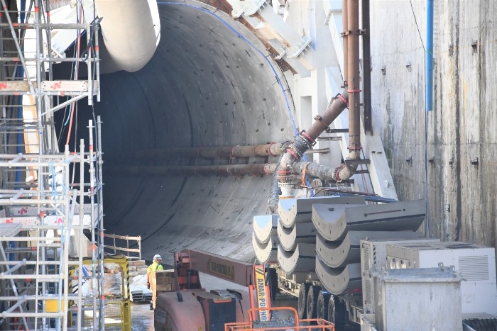 W Świnoujściu. Wydrążyli już połowę tunelu pod dnem Świny-GospodarkaMorska.pl