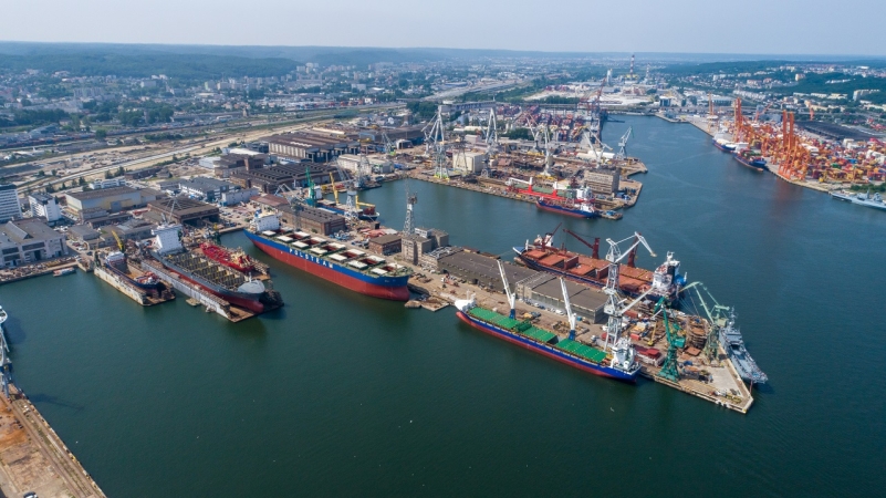 Remonty statków idą pełną parą. Kolejny pracowity dzień w Naucie [WIDEO, ZDJĘCIA]-GospodarkaMorska.pl