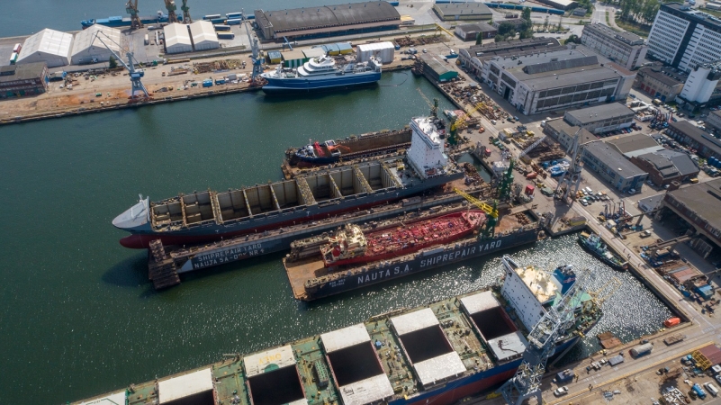 Remonty statków idą pełną parą. Kolejny pracowity dzień w Naucie [WIDEO, ZDJĘCIA]-GospodarkaMorska.pl
