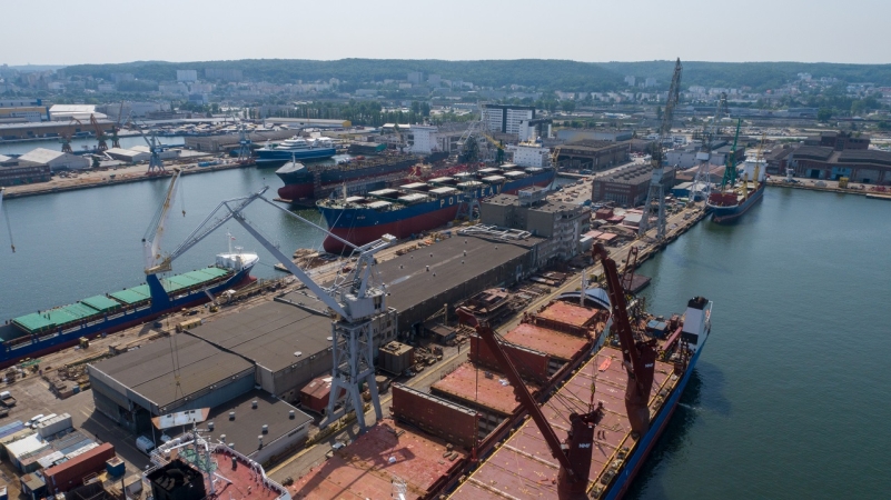 Remonty statków idą pełną parą. Kolejny pracowity dzień w Naucie [WIDEO, ZDJĘCIA]-GospodarkaMorska.pl