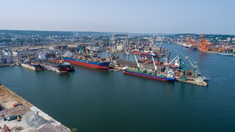 Remonty statków idą pełną parą. Kolejny pracowity dzień w Naucie [WIDEO, ZDJĘCIA]-GospodarkaMorska.pl