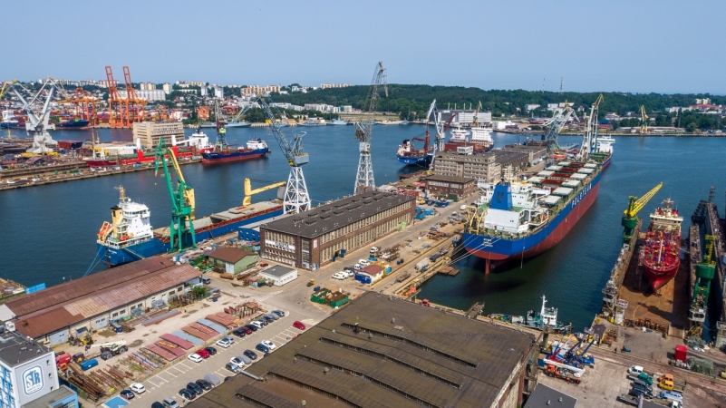 Remonty statków idą pełną parą. Kolejny pracowity dzień w Naucie [WIDEO, ZDJĘCIA]-GospodarkaMorska.pl