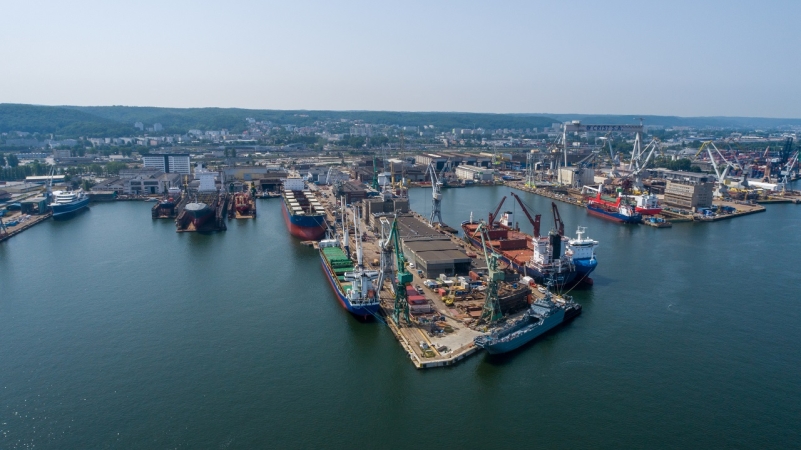 Remonty statków idą pełną parą. Kolejny pracowity dzień w Naucie [WIDEO, ZDJĘCIA]-GospodarkaMorska.pl