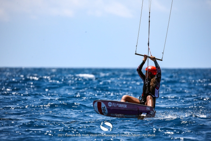 Julia Damasiewicz mistrzynią świata juniorek w kitesurfingu. Całe podium biało-czerwone!-GospodarkaMorska.pl