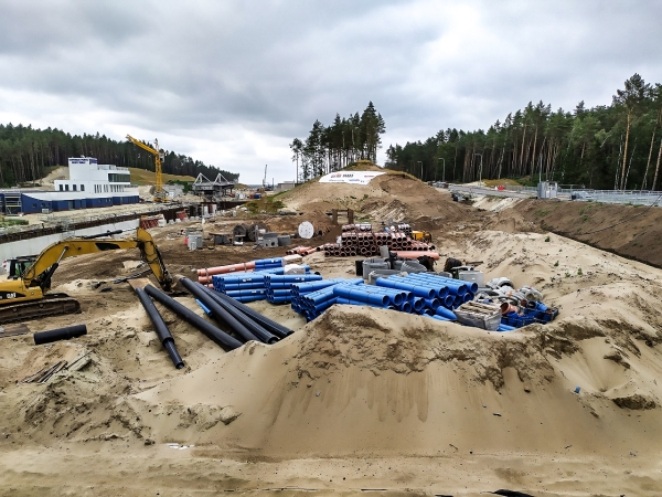 Pomorskie: Mężczyzna przygnieciony betonową płytą na terenie przekopu przez Mierzeję Wiślaną-GospodarkaMorska.pl