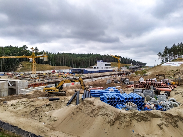 Pomorskie: Mężczyzna przygnieciony betonową płytą na terenie przekopu przez Mierzeję Wiślaną-GospodarkaMorska.pl