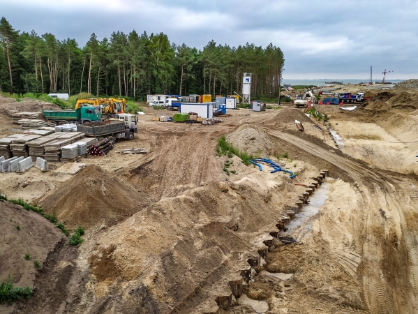 Pomorskie: Mężczyzna przygnieciony betonową płytą na terenie przekopu przez Mierzeję Wiślaną-GospodarkaMorska.pl