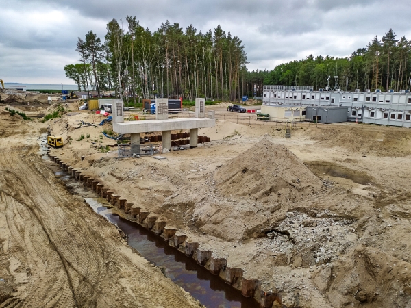 Pomorskie: Mężczyzna przygnieciony betonową płytą na terenie przekopu przez Mierzeję Wiślaną-GospodarkaMorska.pl