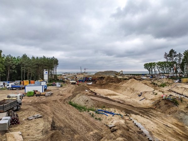 Pomorskie: Mężczyzna przygnieciony betonową płytą na terenie przekopu przez Mierzeję Wiślaną-GospodarkaMorska.pl