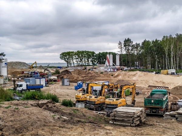 Pomorskie: Mężczyzna przygnieciony betonową płytą na terenie przekopu przez Mierzeję Wiślaną-GospodarkaMorska.pl