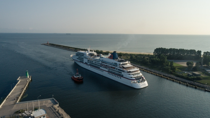 Pierwszy wycieczkowiec w tym sezonie wpłynął do Portu Gdańsk. Zobacz Europę [WIDEO, ZDJĘCIA] -GospodarkaMorska.pl