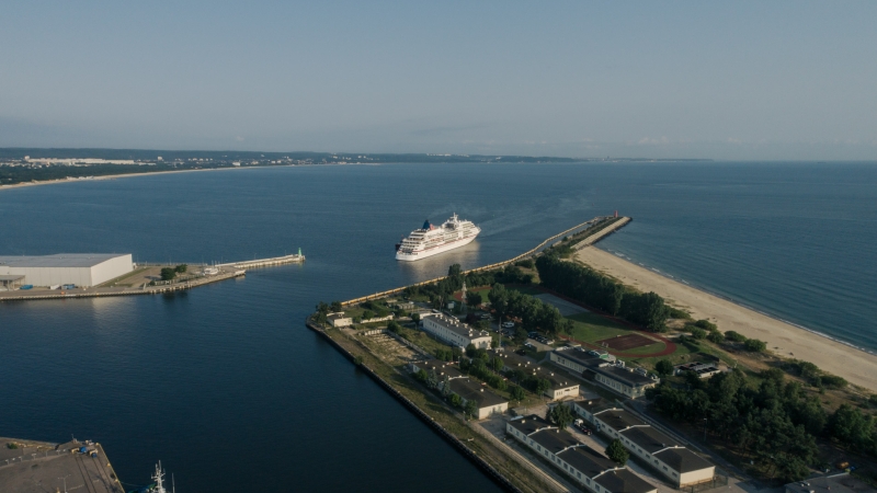Pierwszy wycieczkowiec w tym sezonie wpłynął do Portu Gdańsk. Zobacz Europę [WIDEO, ZDJĘCIA] -GospodarkaMorska.pl
