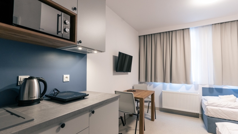 Aparthotel już gotowy. Zaprasza kolejne firmy do współpracy [WIDEO, ZDJĘCIA]-GospodarkaMorska.pl