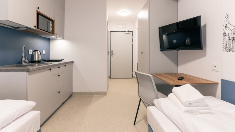 Aparthotel już gotowy. Zaprasza kolejne firmy do współpracy [WIDEO, ZDJĘCIA]-GospodarkaMorska.pl