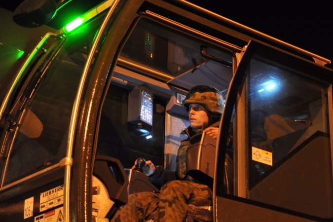 Nocny załadunek rakiet-GospodarkaMorska.pl