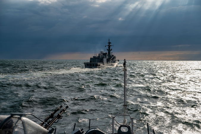  ORP Kormoran współpracował z pakistańską fregatą [ZDJĘCIA]-GospodarkaMorska.pl