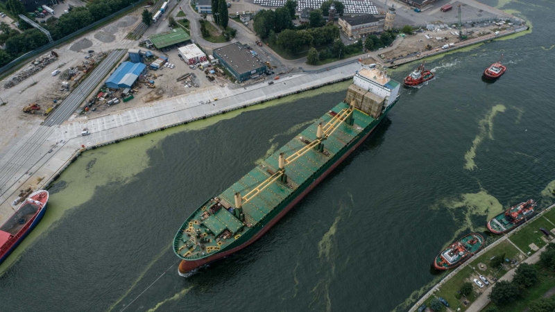 Port Gdańsk. Trwa załadunek Chipol Baoan, który przetrze Chipolbrokowi szlak na południe [WIDEO, ZDJĘCIA]-GospodarkaMorska.pl