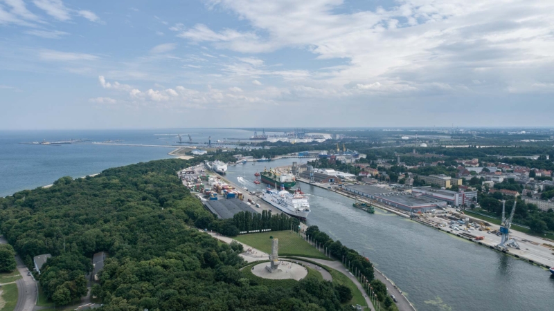 Port Gdańsk. Trwa załadunek Chipol Baoan, który przetrze Chipolbrokowi szlak na południe [WIDEO, ZDJĘCIA]-GospodarkaMorska.pl