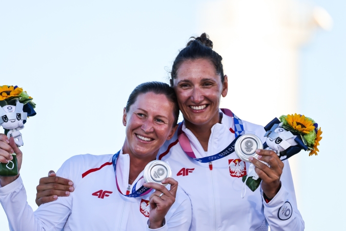 Tokio 2020. Agnieszka Skrzypulec i Jolanta Ogar wicemistrzyniami olimpijskimi w żeglarskiej klasie 470!-GospodarkaMorska.pl