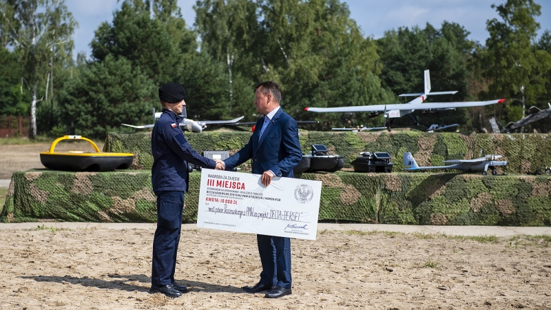 Akademia Marynarki Wojennej z nagrodami. Sukces projektów z dronami [ZDJĘCIA]-GospodarkaMorska.pl