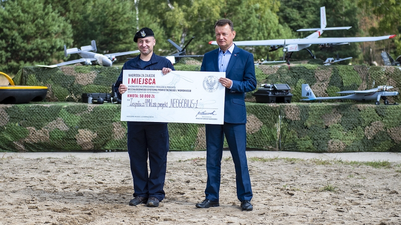 Akademia Marynarki Wojennej z nagrodami. Sukces projektów z dronami [ZDJĘCIA]-GospodarkaMorska.pl