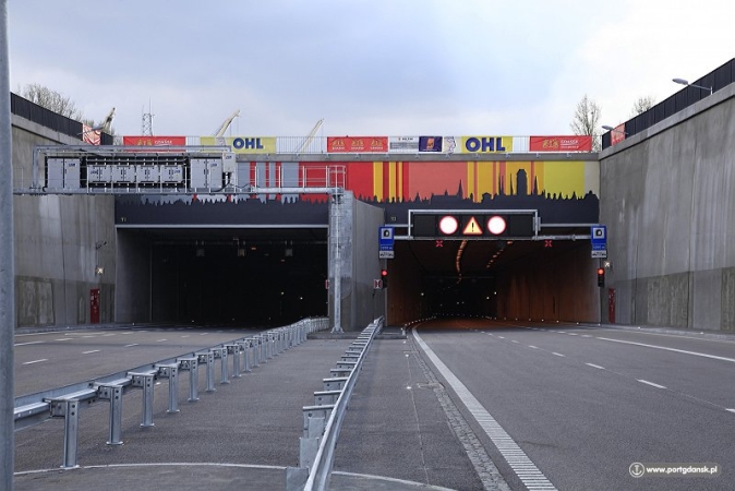 Najdłuższa i pierwsza w Polsce podwodna przeprawa drogowa w sercu Portu Gdańsk już otwarta-GospodarkaMorska.pl