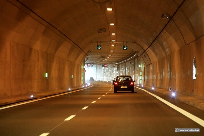 Najdłuższa i pierwsza w Polsce podwodna przeprawa drogowa w sercu Portu Gdańsk już otwarta-GospodarkaMorska.pl