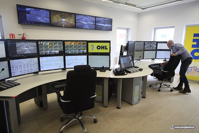 Najdłuższa i pierwsza w Polsce podwodna przeprawa drogowa w sercu Portu Gdańsk już otwarta-GospodarkaMorska.pl