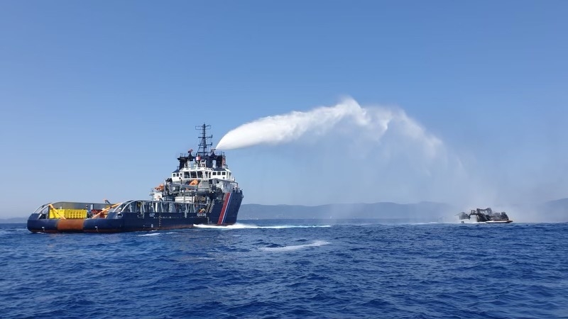 Superjacht Reine d'Azur doszczętnie spłonął u wybrzeży Francji [WIDEO, ZDJĘCIA]-GospodarkaMorska.pl