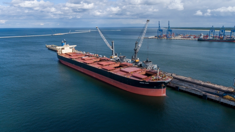 Rozładunek blisko 100 tysięcy ton węgla koksującego w Porcie Gdańsk [ZDJĘCIA, WIDEO]-GospodarkaMorska.pl