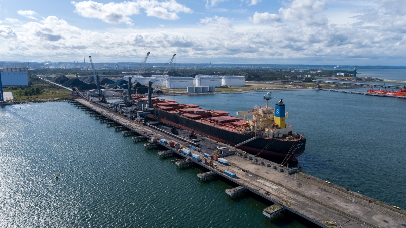 Rozładunek blisko 100 tysięcy ton węgla koksującego w Porcie Gdańsk [ZDJĘCIA, WIDEO]-GospodarkaMorska.pl