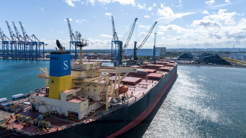 Rozładunek blisko 100 tysięcy ton węgla koksującego w Porcie Gdańsk [ZDJĘCIA, WIDEO]-GospodarkaMorska.pl