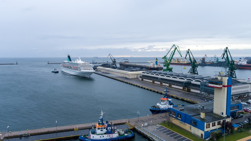 Wycieczkowiec Artania zawinął do Portu Gdynia [foto, wideo]-GospodarkaMorska.pl