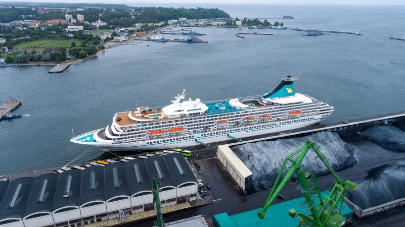 Wycieczkowiec Artania zawinął do Portu Gdynia [foto, wideo]-GospodarkaMorska.pl