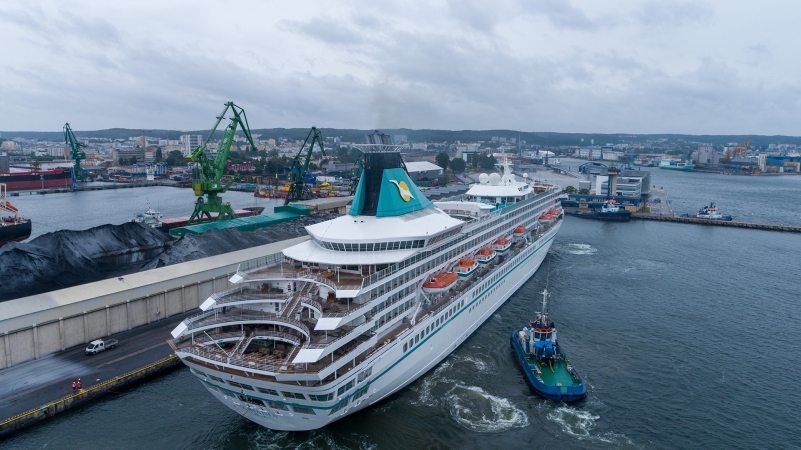 Wycieczkowiec Artania zawinął do Portu Gdynia [foto, wideo]-GospodarkaMorska.pl