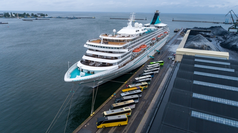 Wycieczkowiec Artania zawinął do Portu Gdynia [foto, wideo]-GospodarkaMorska.pl