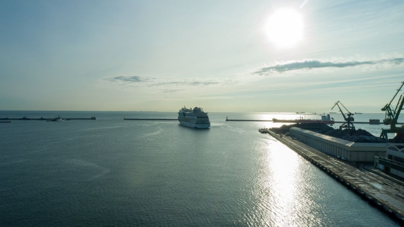 Wycieczkowiec AIDAmar zawinął do Portu Gdynia [WIDEO, ZDJĘCIA]-GospodarkaMorska.pl