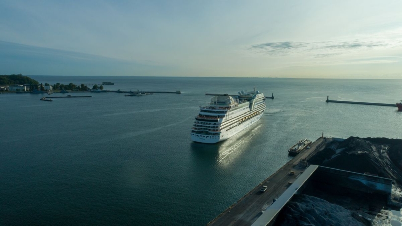 Wycieczkowiec AIDAmar zawinął do Portu Gdynia [WIDEO, ZDJĘCIA]-GospodarkaMorska.pl