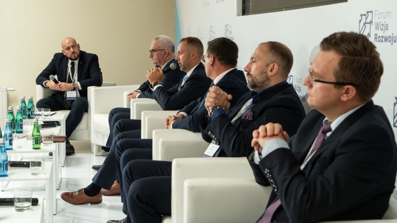 Forum Wizja Rozwoju 2021 - dzień I. Rozwój portów i budowa floty offshore - podsumowanie [WIDEO, ZDJĘCIA]-GospodarkaMorska.pl