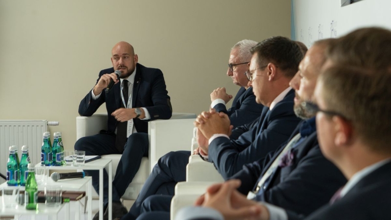 Forum Wizja Rozwoju 2021 - dzień I. Rozwój portów i budowa floty offshore - podsumowanie [WIDEO, ZDJĘCIA]-GospodarkaMorska.pl