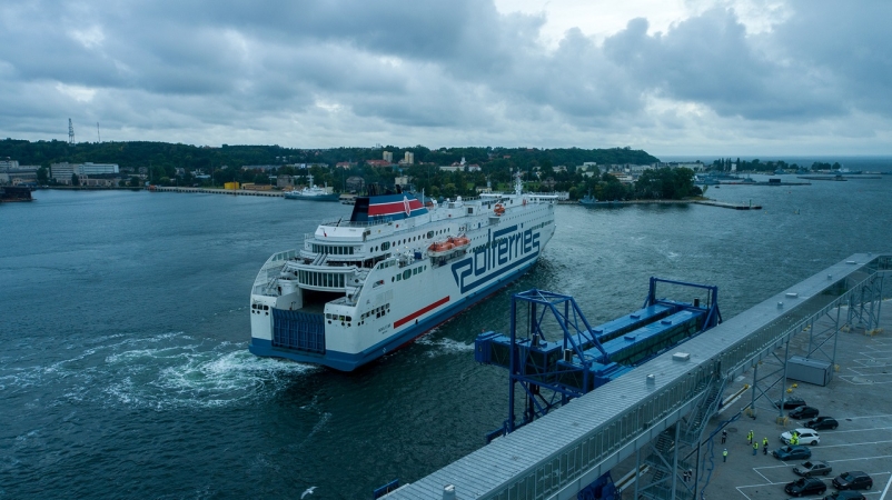 Prom Polferries zawinął do Portu Gdynia. Sukces próbnego cumowania, kolejny krok do bałtyckiego hubu promowego [WIDEO, ZDJĘCIA]-GospodarkaMorska.pl