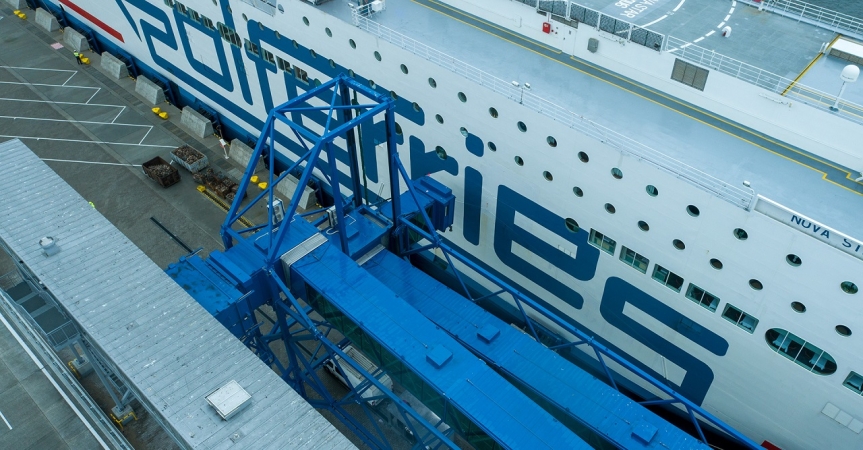 Prom Polferries zawinął do Portu Gdynia. Sukces próbnego cumowania, kolejny krok do bałtyckiego hubu promowego [WIDEO, ZDJĘCIA]-GospodarkaMorska.pl