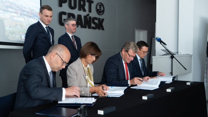 Port Gdańsk. Zmodernizują drogi i tory za 80 mln zł [WIDEO, ZDJĘCIA]-GospodarkaMorska.pl