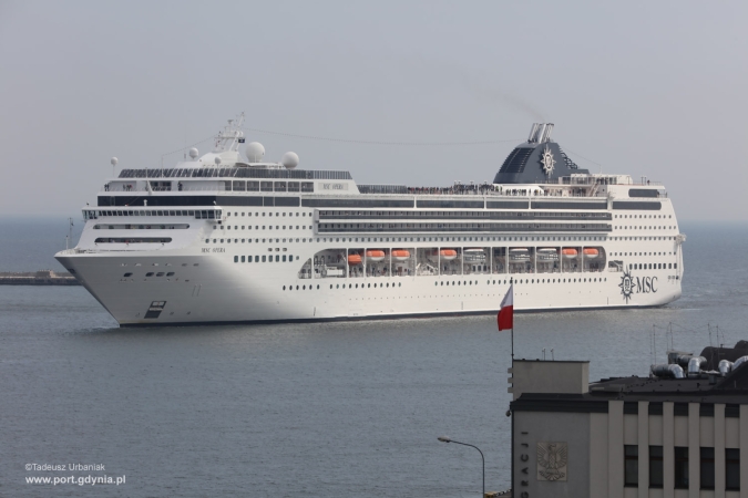 © Tadeusz Urbaniak, www.port.gdynia.pl-GospodarkaMorska.pl