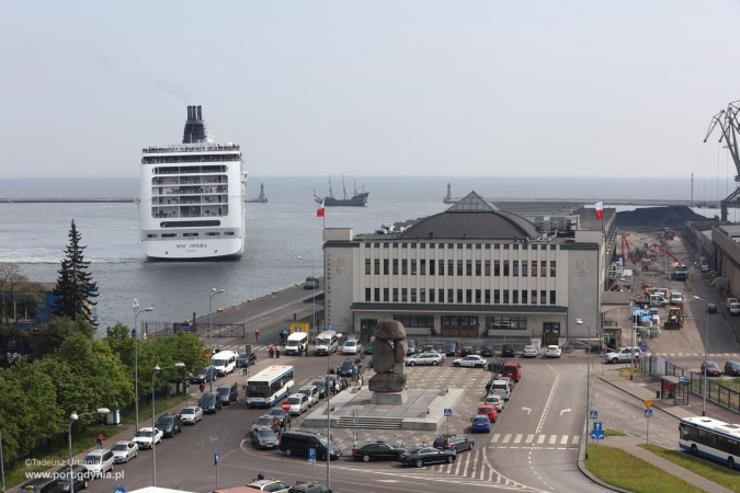 © Tadeusz Urbaniak, www.port.gdynia.pl-GospodarkaMorska.pl
