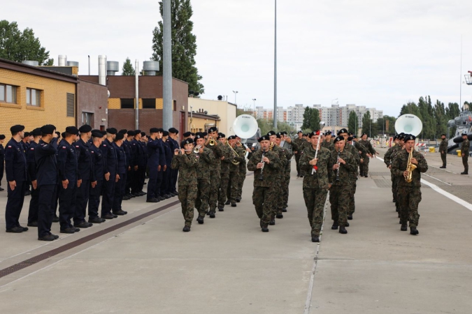Polscy marynarze w zespole okrętów NATO [ZDJĘCIA]-GospodarkaMorska.pl