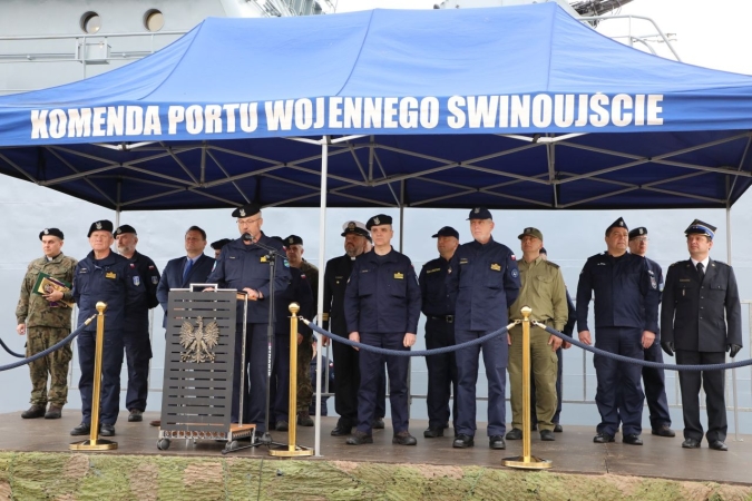 Polscy marynarze w zespole okrętów NATO [ZDJĘCIA]-GospodarkaMorska.pl