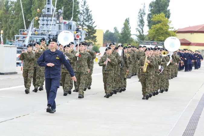 Polscy marynarze w zespole okrętów NATO [ZDJĘCIA]-GospodarkaMorska.pl
